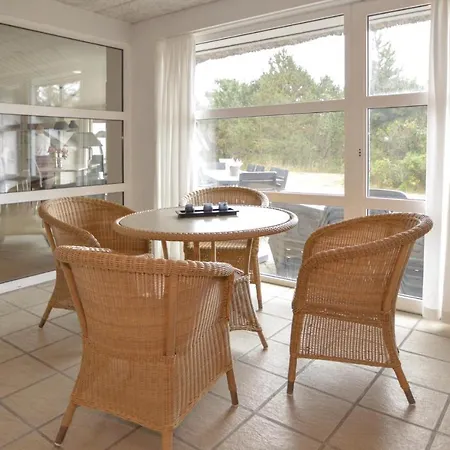 Сasa de vacaciones Five-bedroom Holiday In