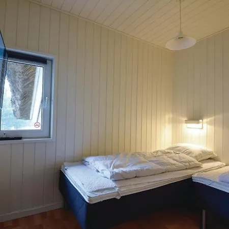 Five-bedroom Holiday In Blåvand