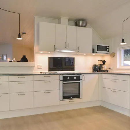 Five-bedroom Holiday In Blåvand