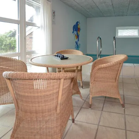 Five-bedroom Holiday In Blåvand