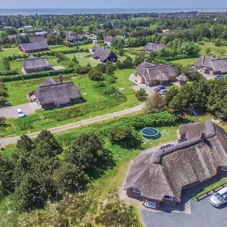 Сasa de vacaciones Five-bedroom Holiday In *